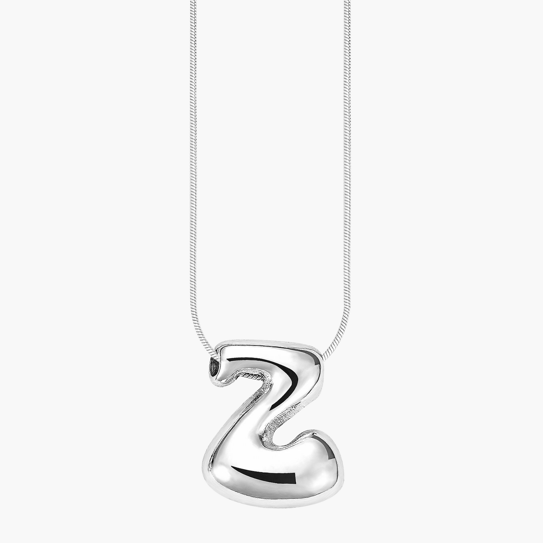 Collar con inicial en letra burbuja de brillo plateado