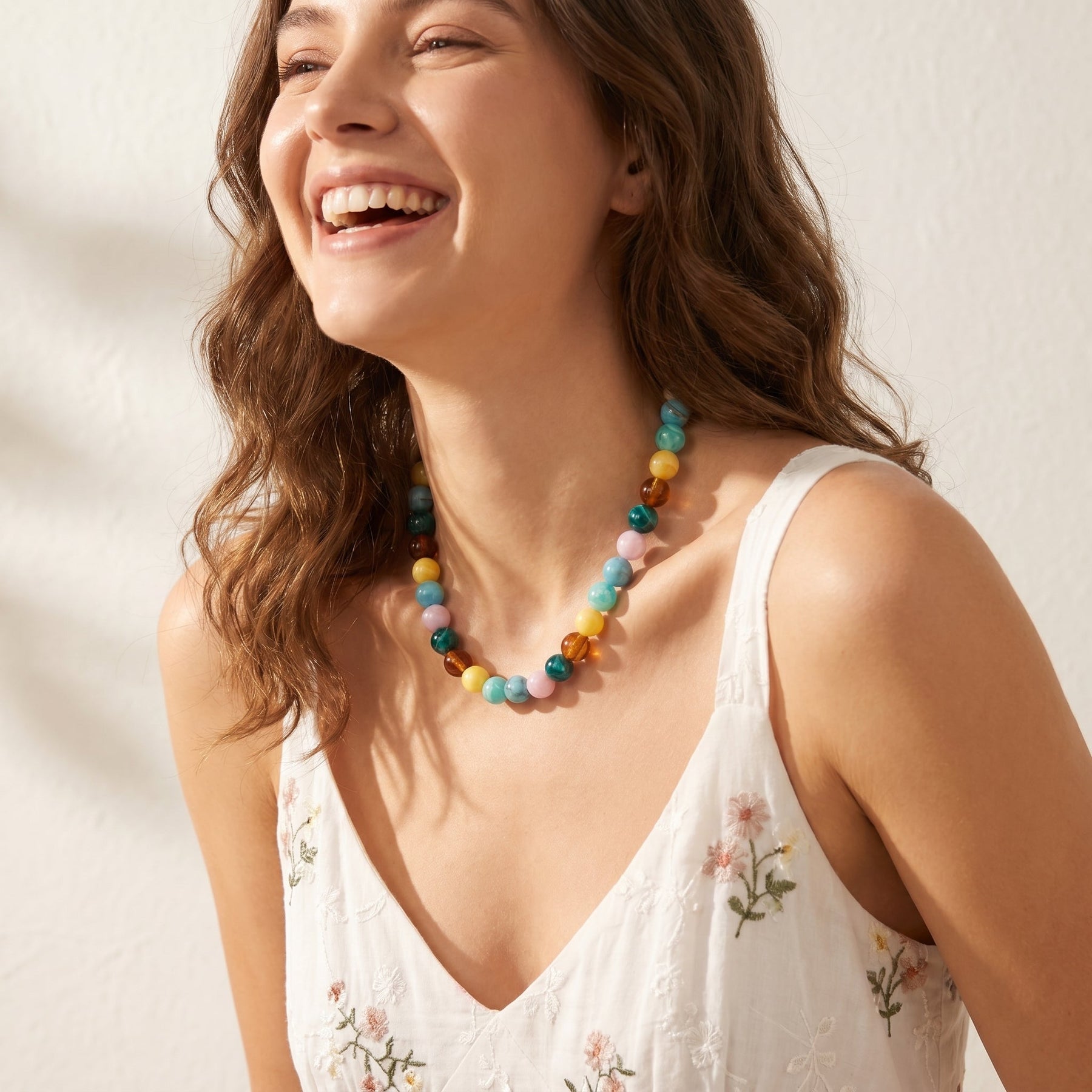 Collar grueso tropical de cuentas
