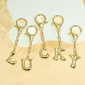 Llavero de letra inicial burbuja y charm para bolso