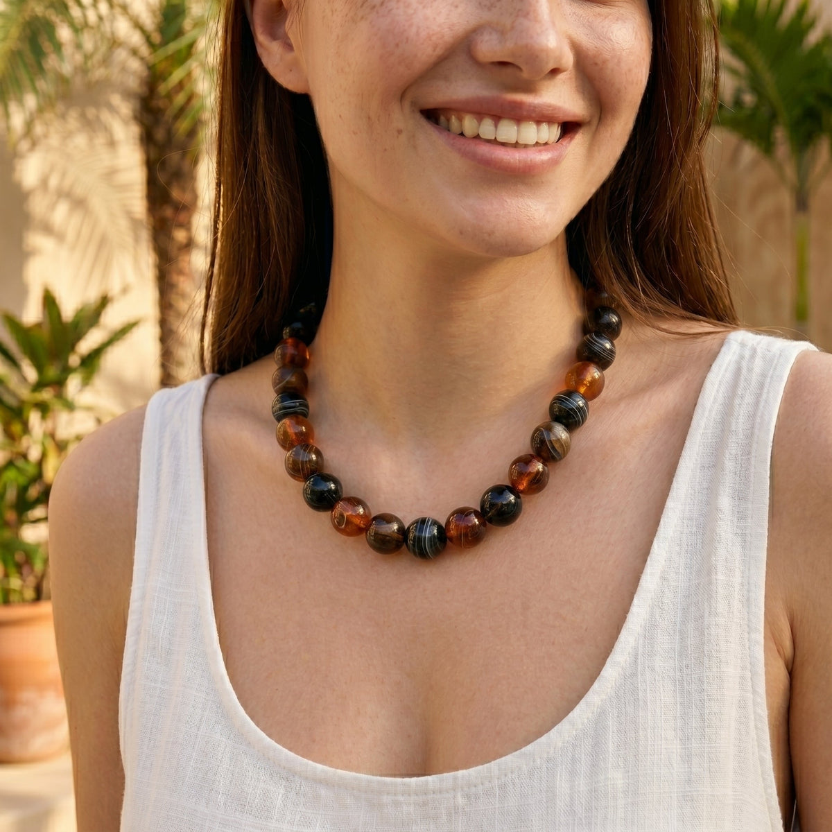 Collar grueso de cuentas marrones