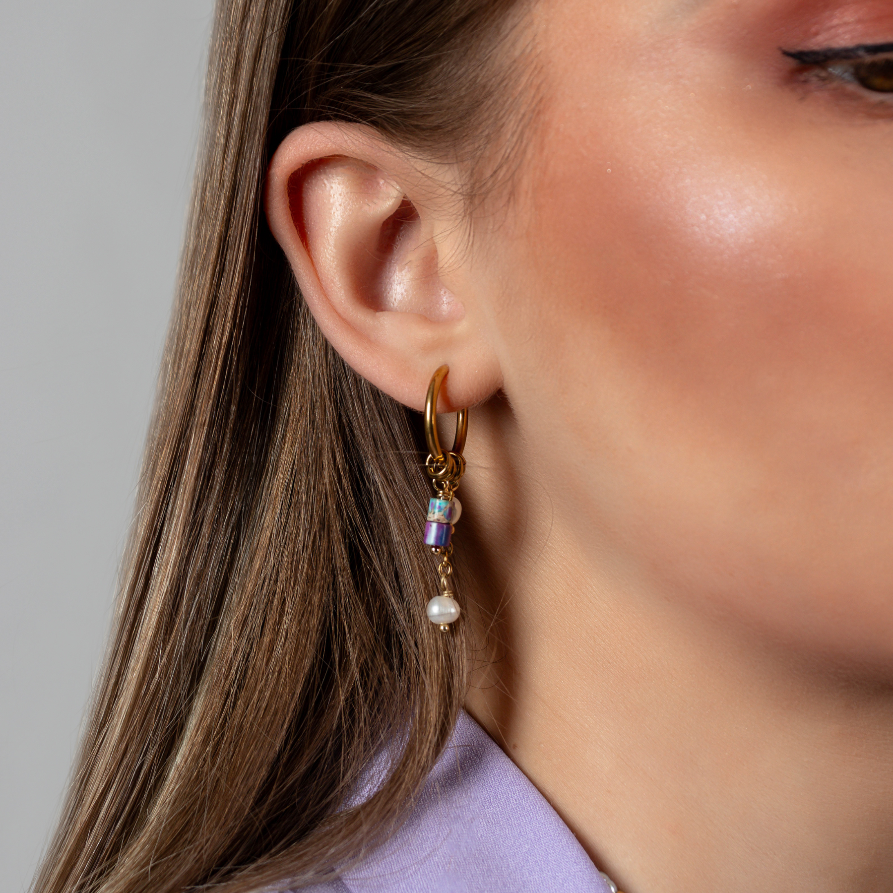 Pendientes de aro con colgante de flor de amatista dorada