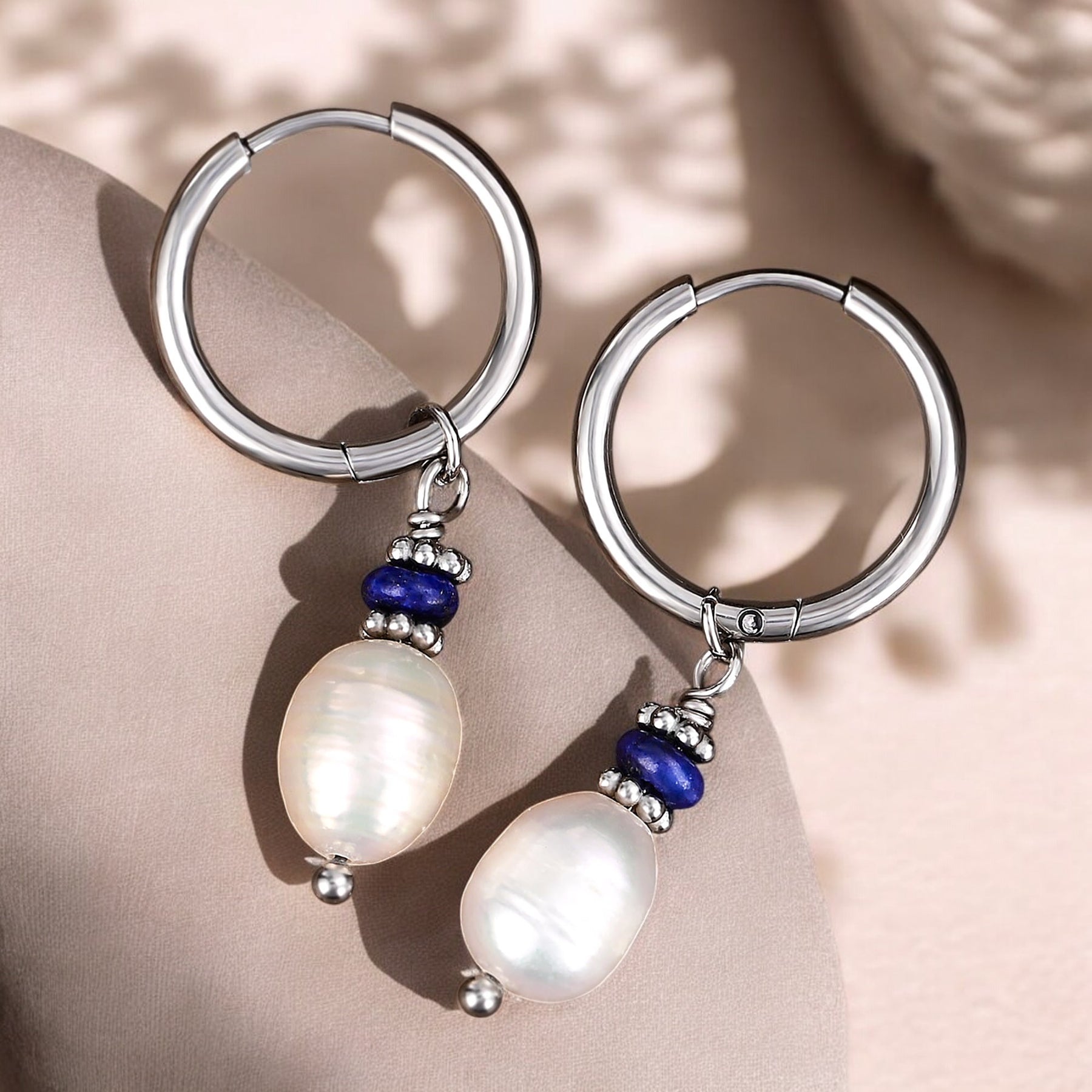 Pendientes de aro con perlas de lapislázuli plateado
