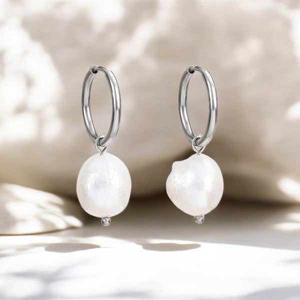 Pendientes de aro con encanto de perla plateada