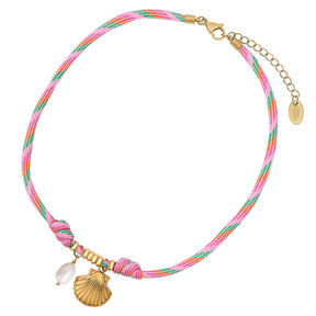 Collar con colgante de concha marina