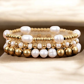 Conjunto de pulseras de perlas de agua dulce doradas