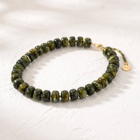 Collar grueso verde resplandor del bosque