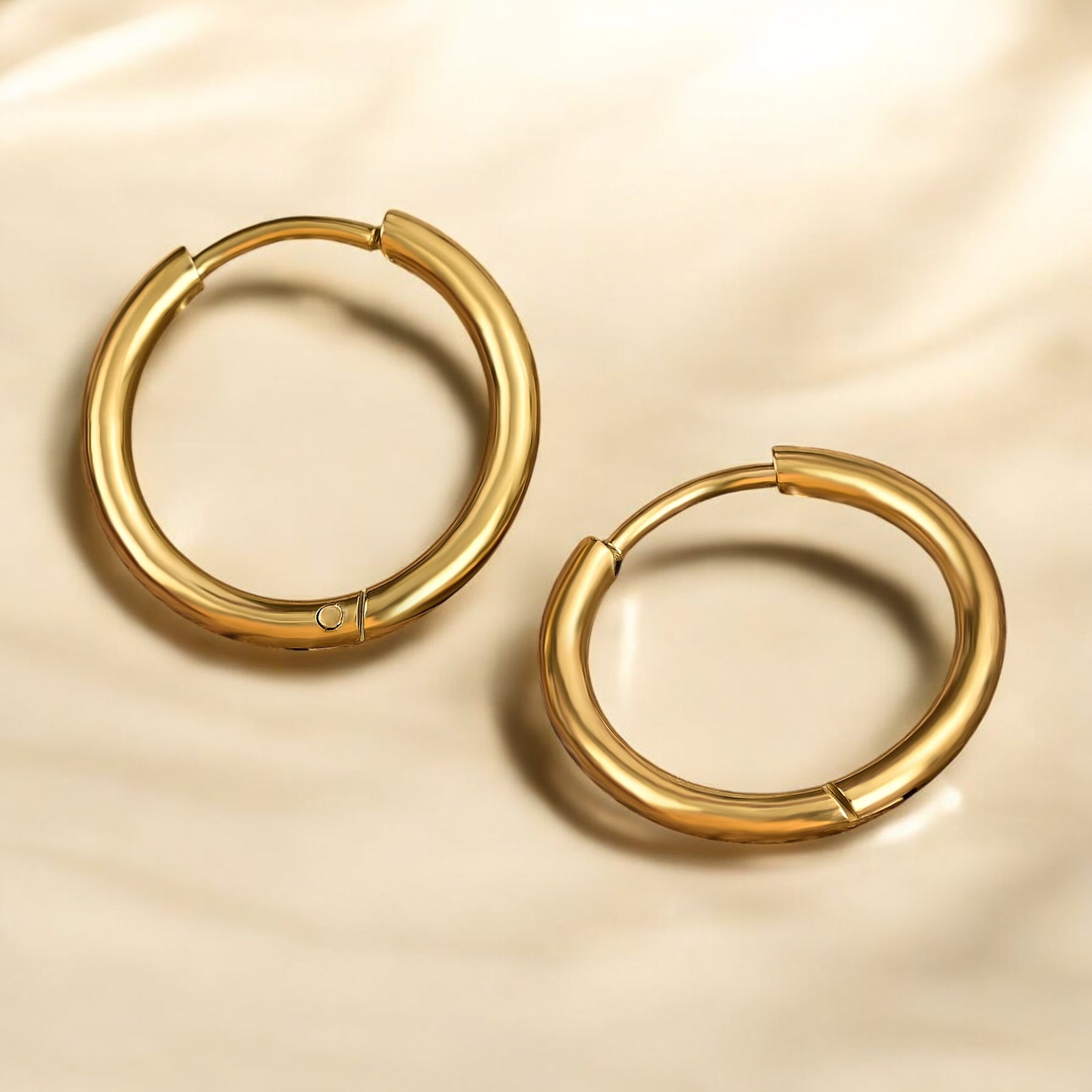 Pendientes de aro dorados Gleam