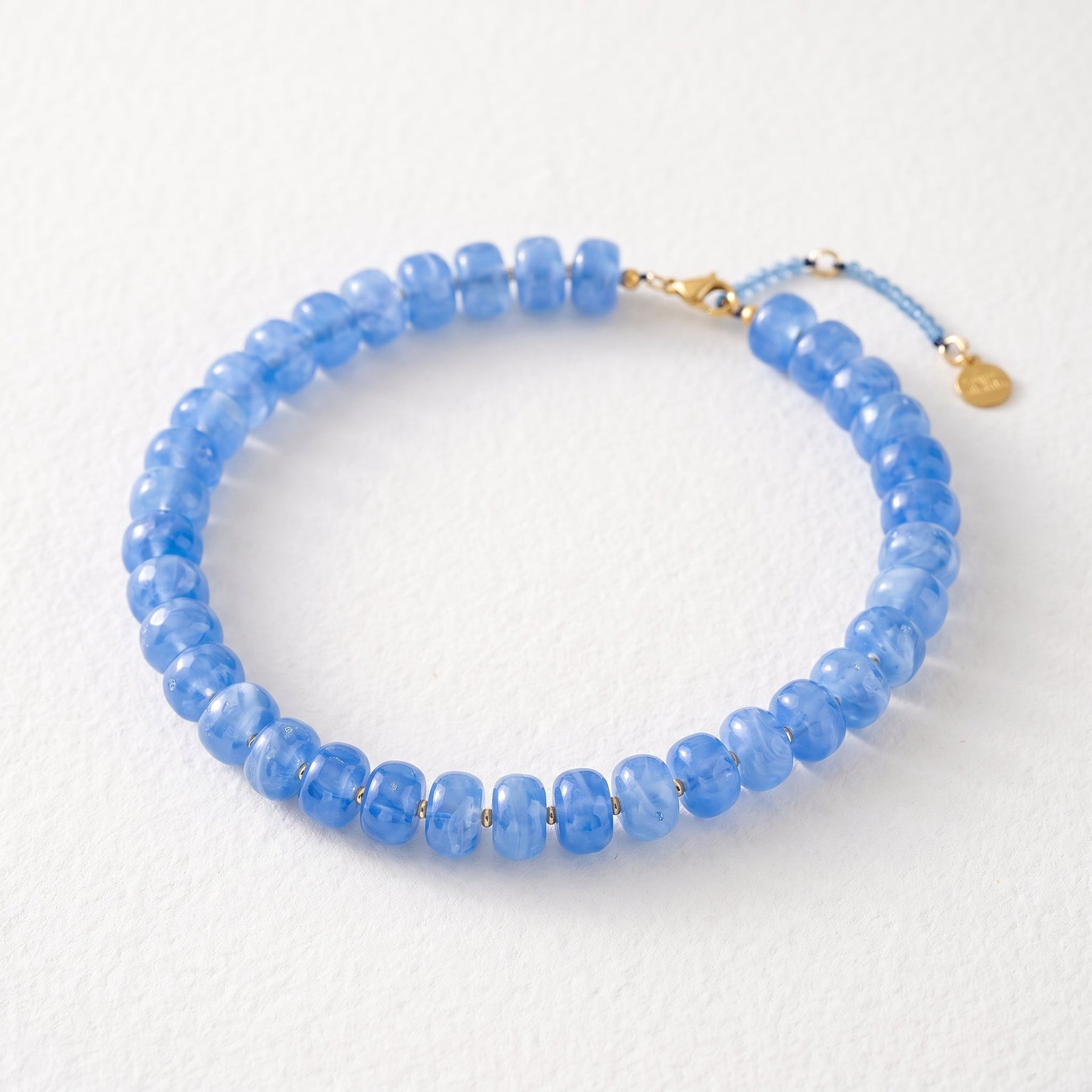 Collar azul de horizonte voluminoso