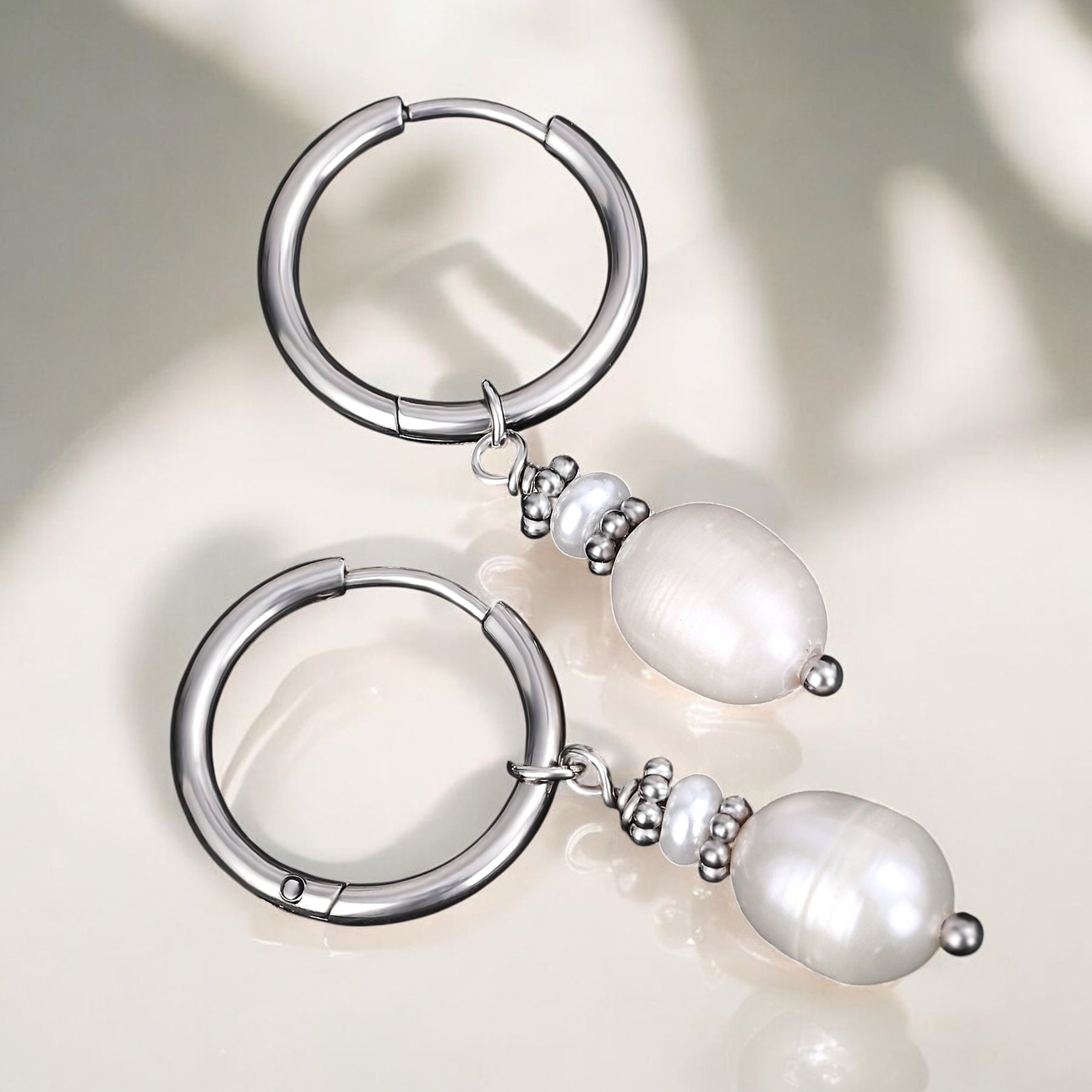 Pendientes de aro Elegancia Perla Plateada