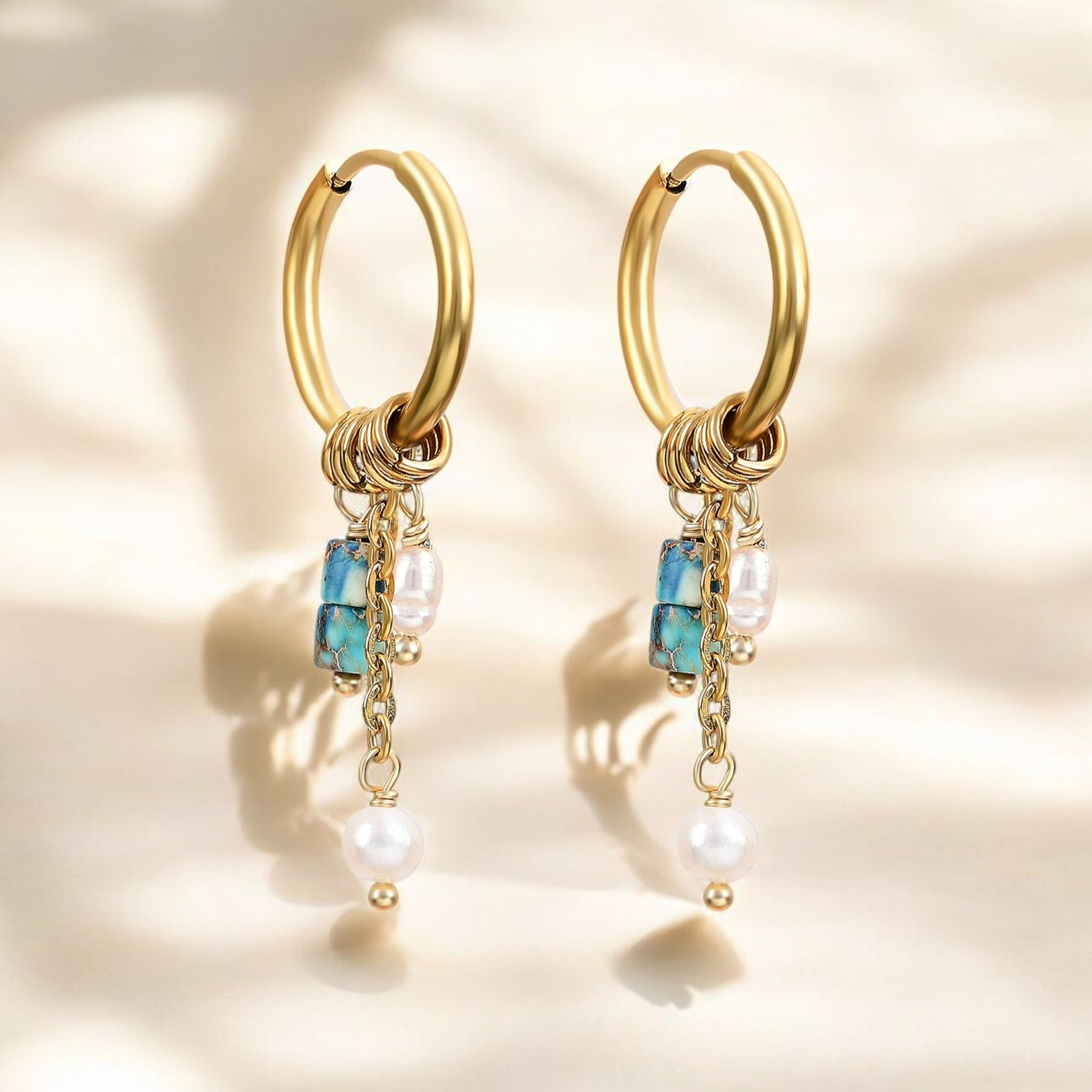 Pendientes de aro con colgante de flor de turquesa dorada