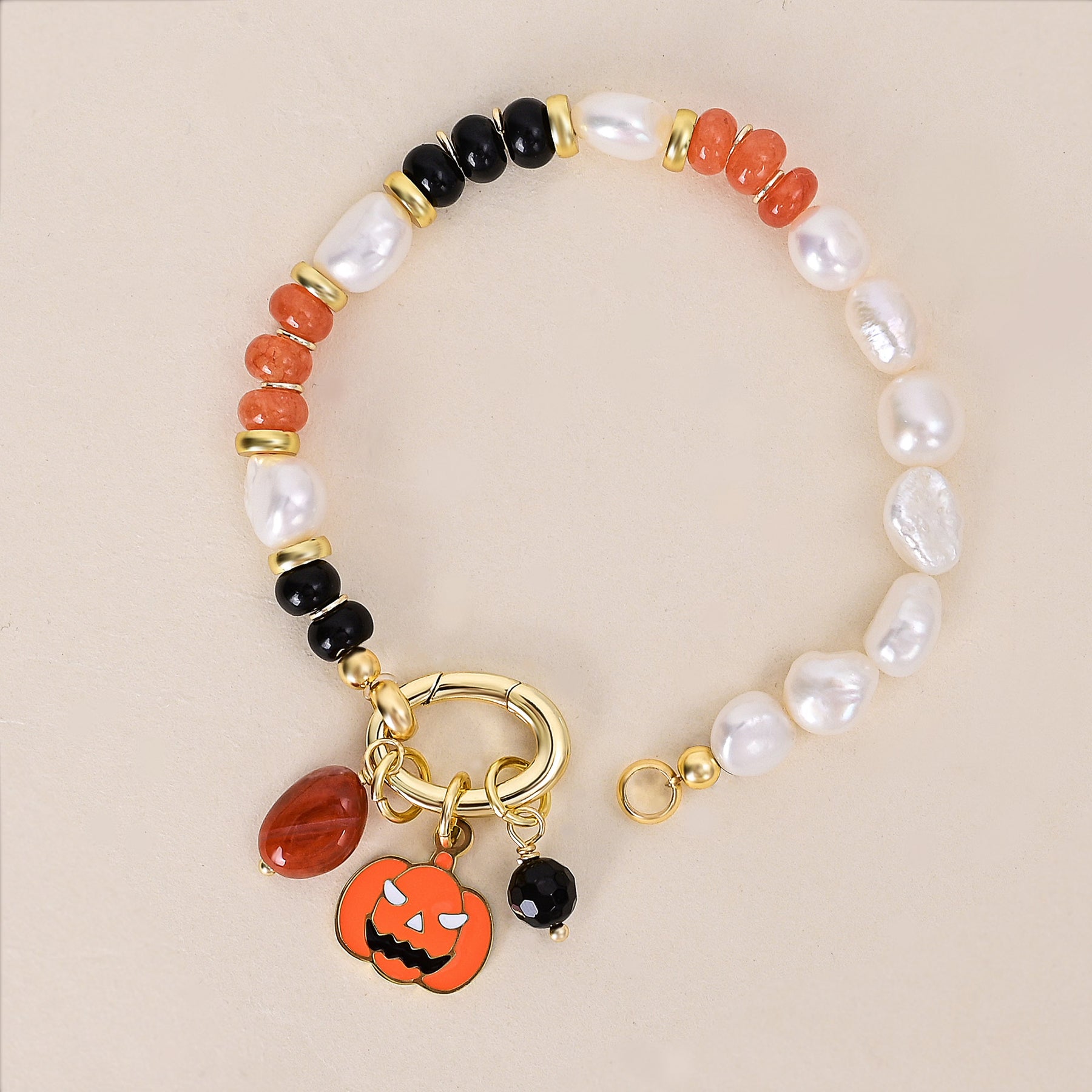 Pulsera de perlas con brillo navideño