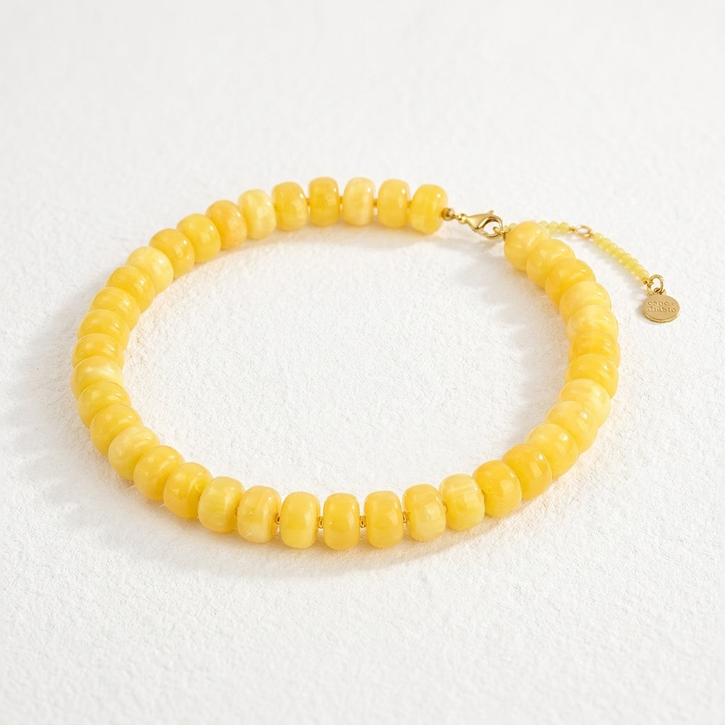 Collar llamativo con brillo color miel