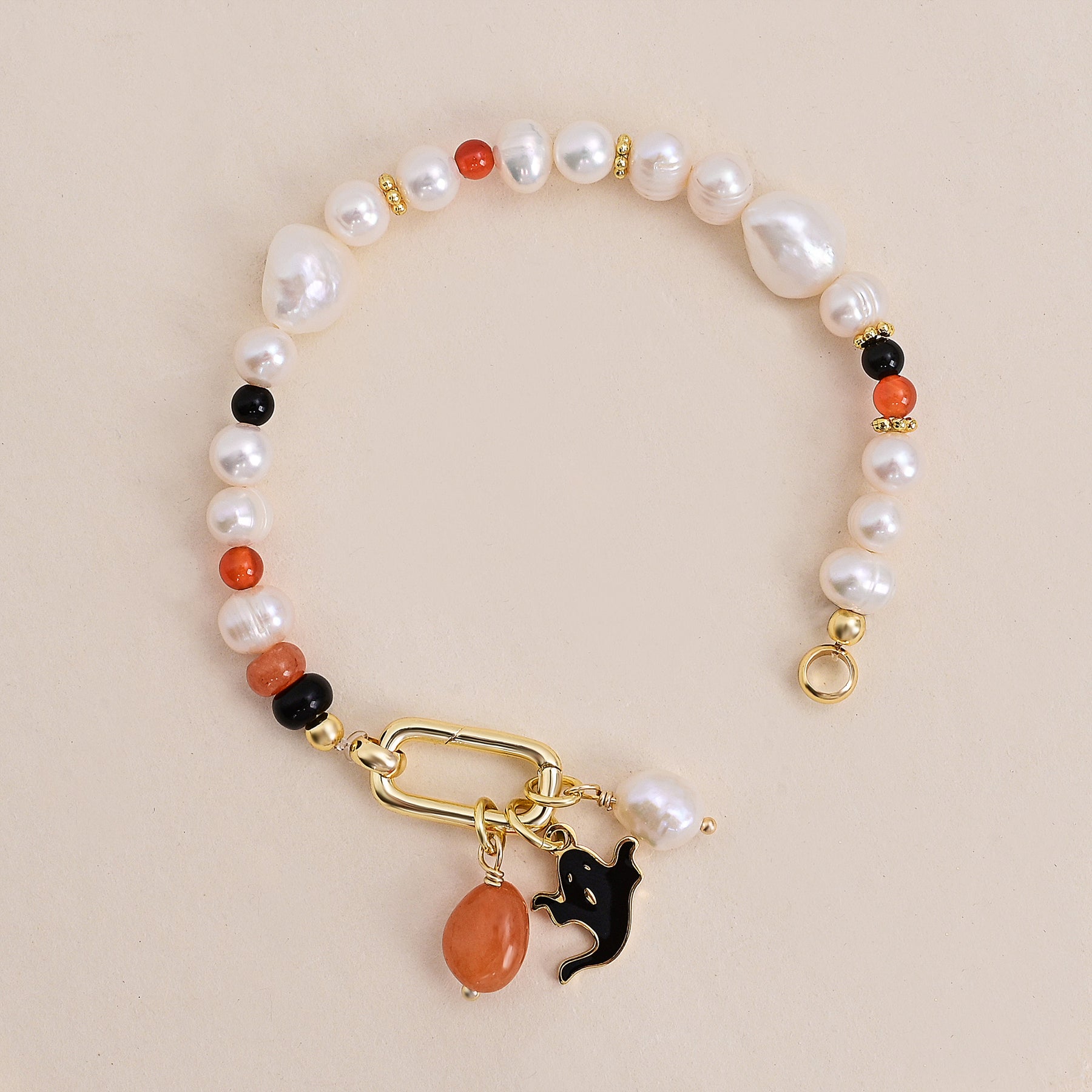 Pulsera de perlas con brillo navideño