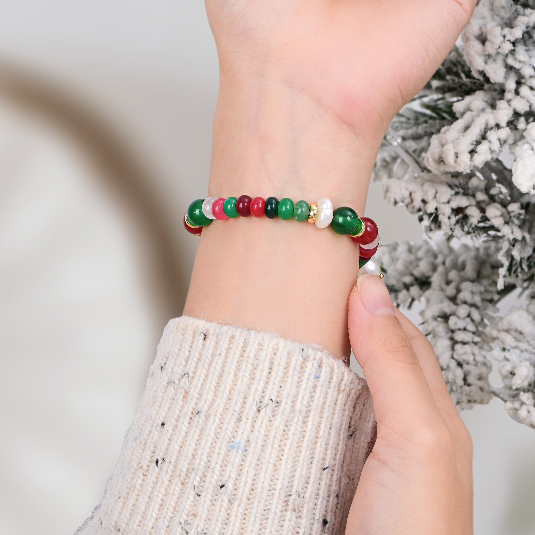 Pulsera de perlas con brillo navideño