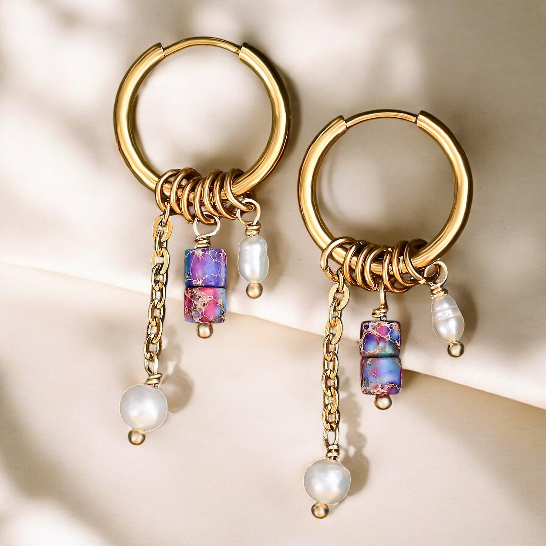 Pendientes de aro con colgante de flor de amatista dorada