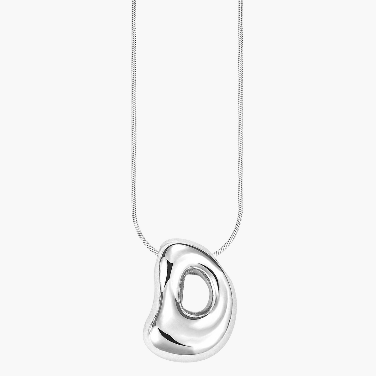 Collar con inicial en letra burbuja de brillo plateado