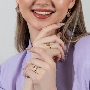 Anillo Inicial de Letras de Burbuja con Brillo Dorado