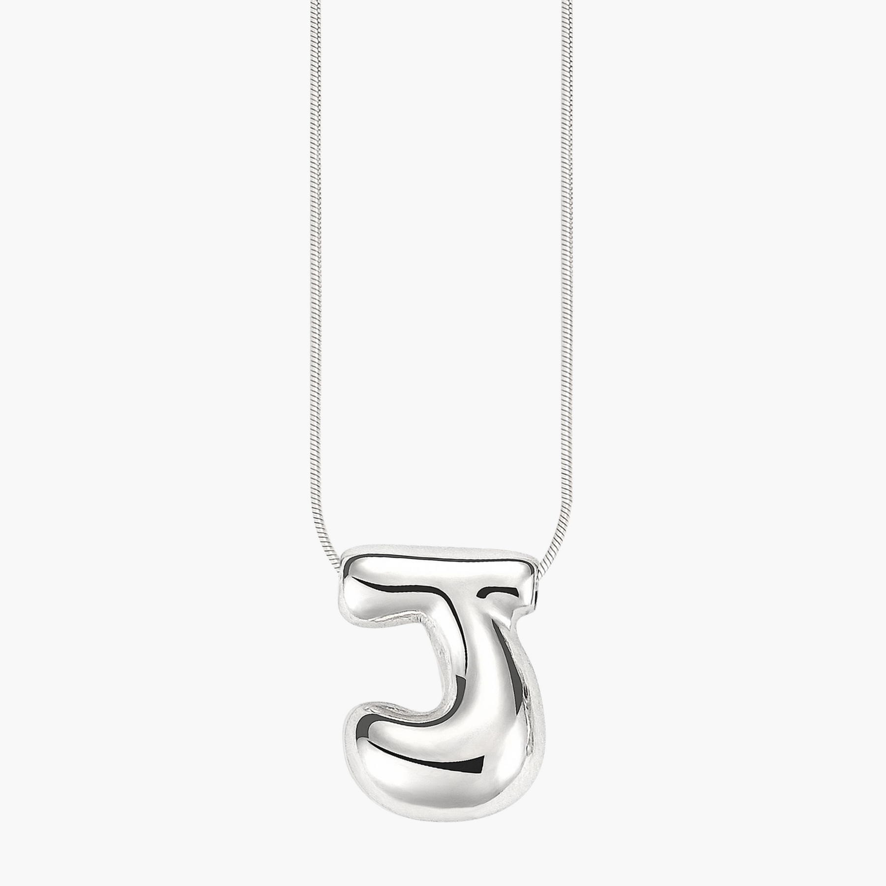 Collar con inicial en letra burbuja de brillo plateado