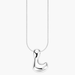 Collar con inicial en letra burbuja de brillo plateado