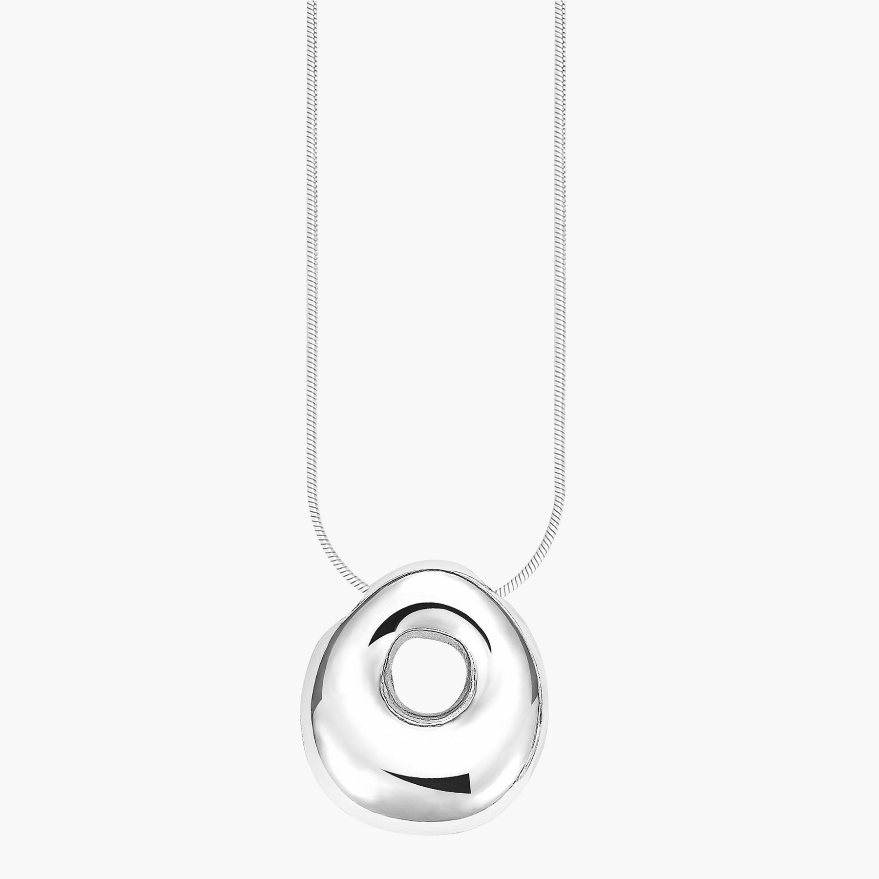 Collar con inicial en letra burbuja de brillo plateado