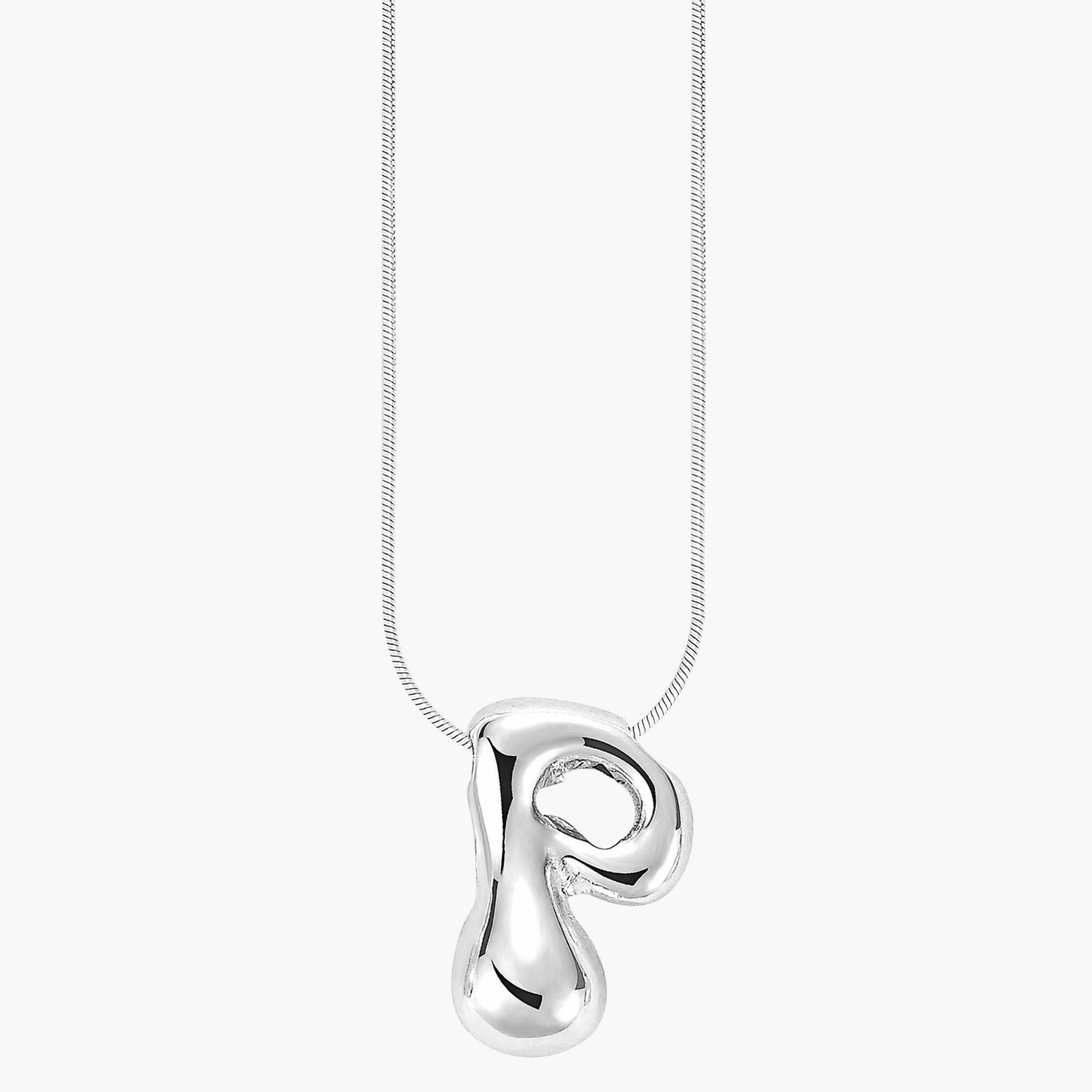 Collar con inicial en letra burbuja de brillo plateado