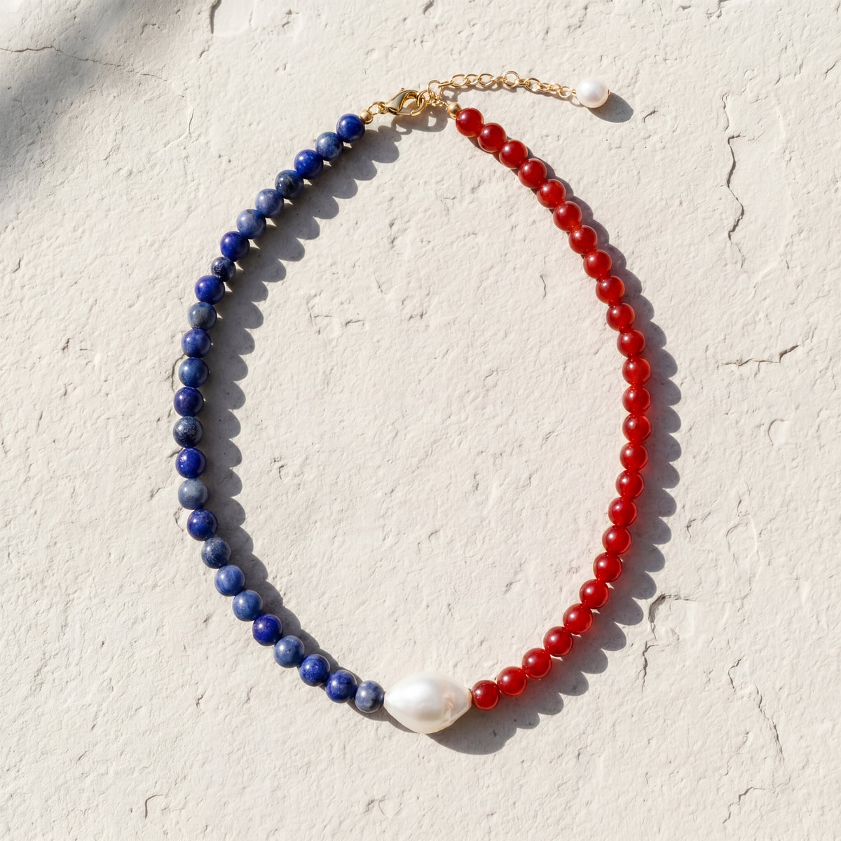Collar de perlas con cuentas Britannia del Reino Unido