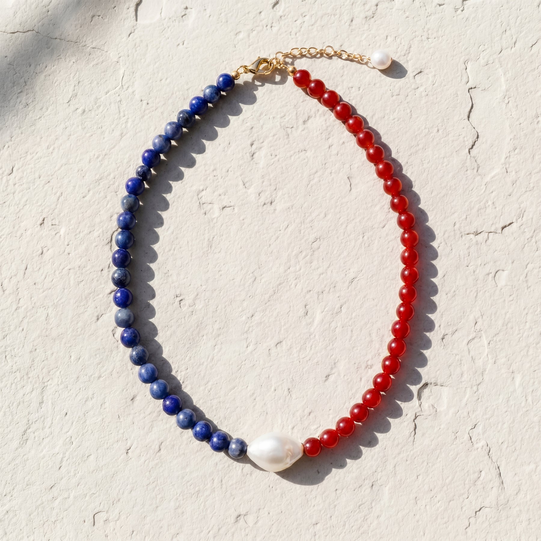 Collar de perlas con cuentas Britannia del Reino Unido