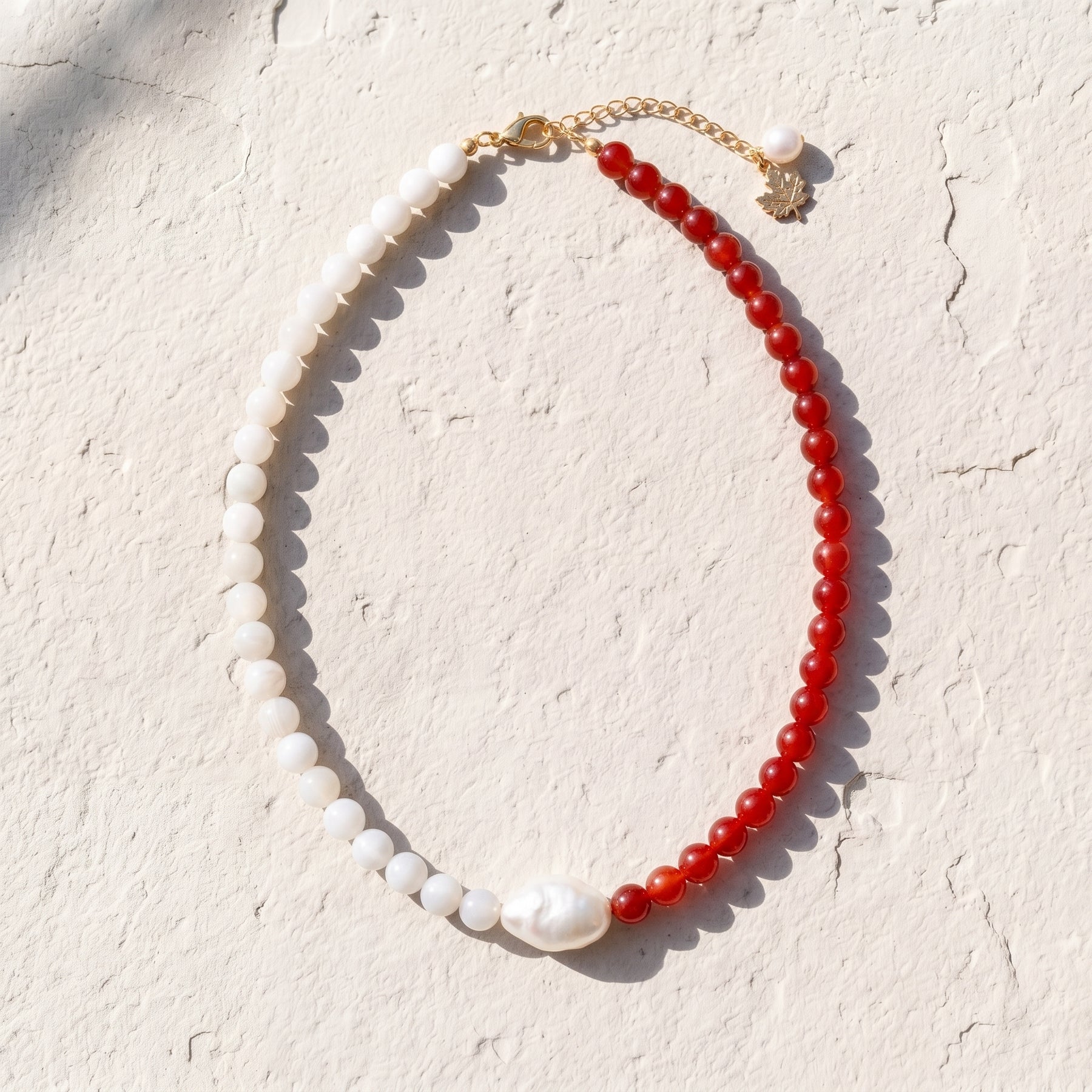 Collar de perlas con cuentas de arce canadiense