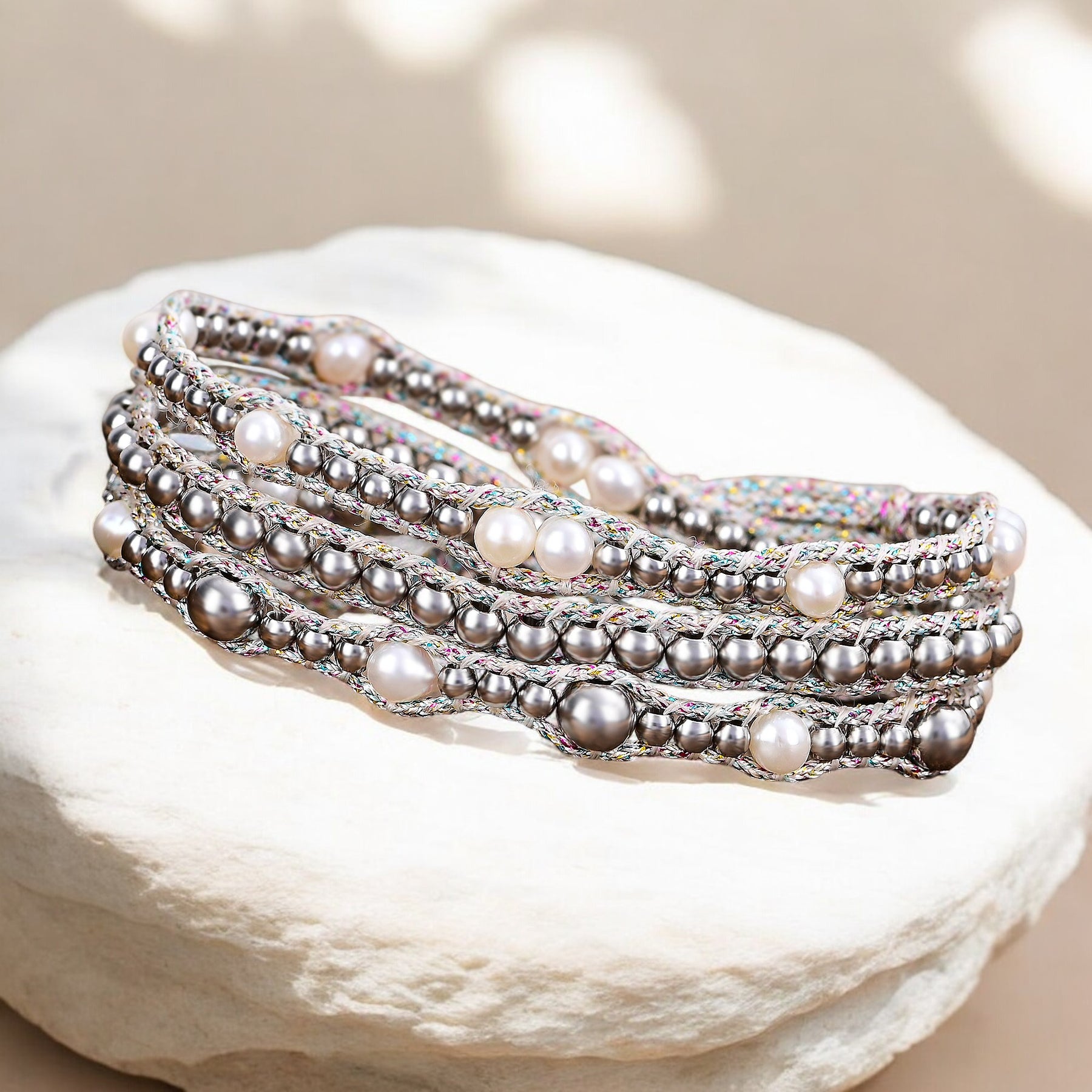 Pulsera envolvente de protección con perla brillante