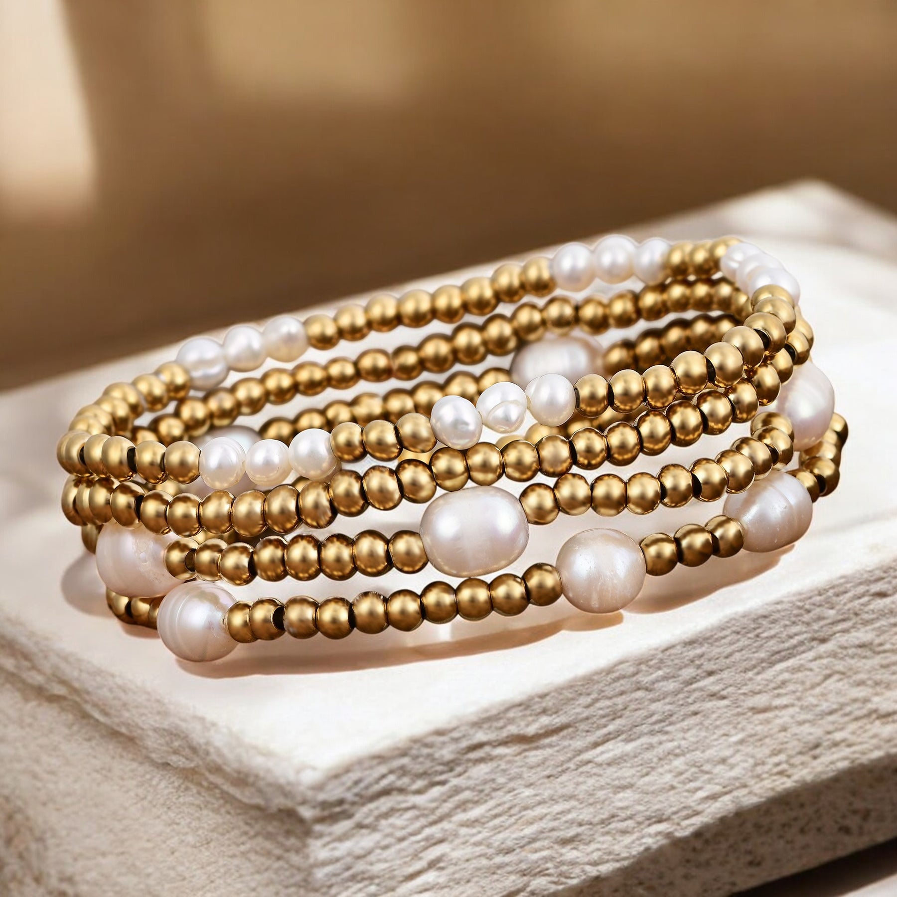Conjunto de pulseras de oro y perlas