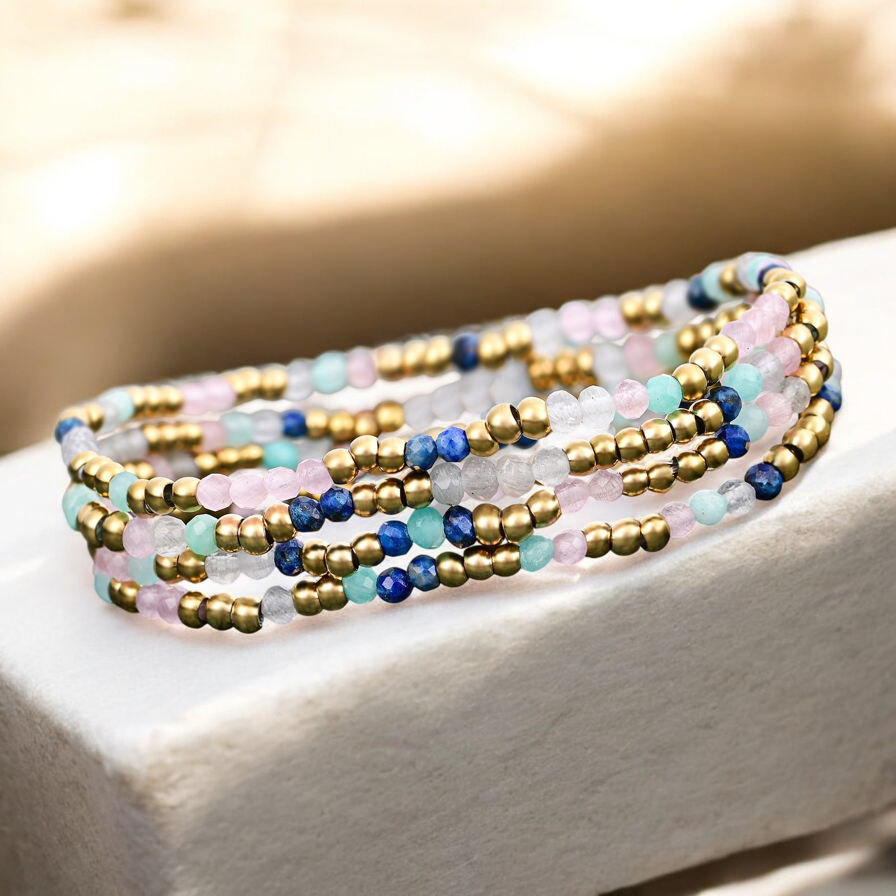 Conjunto de pulseras de joyería con lapislázuli y amazonita