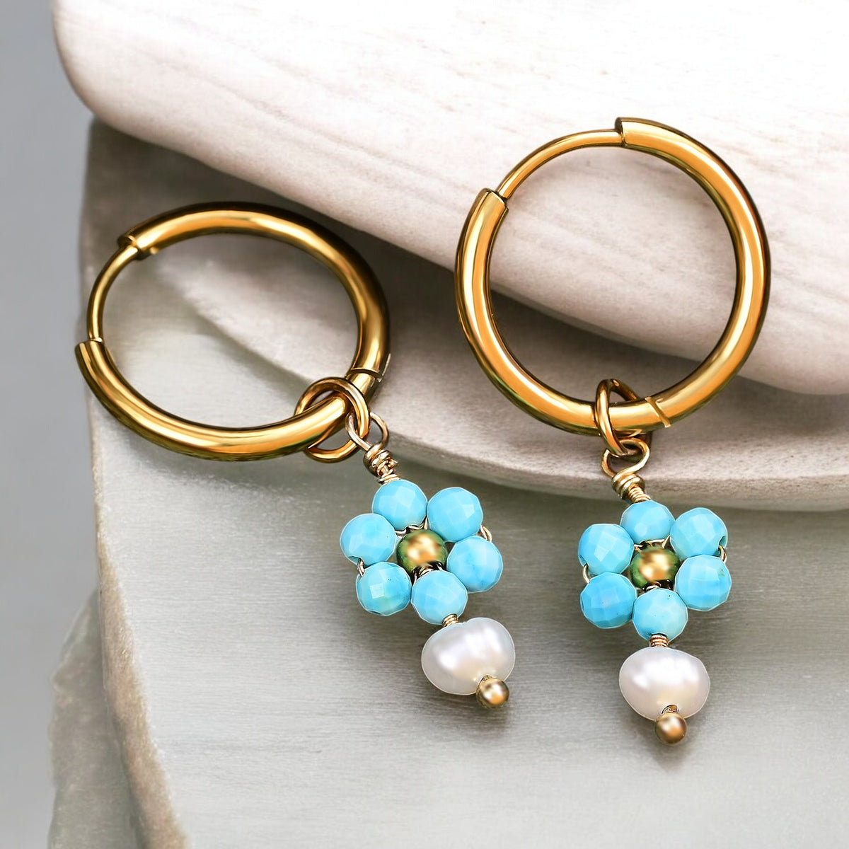 Pendientes de aro con perla y flor turquesa